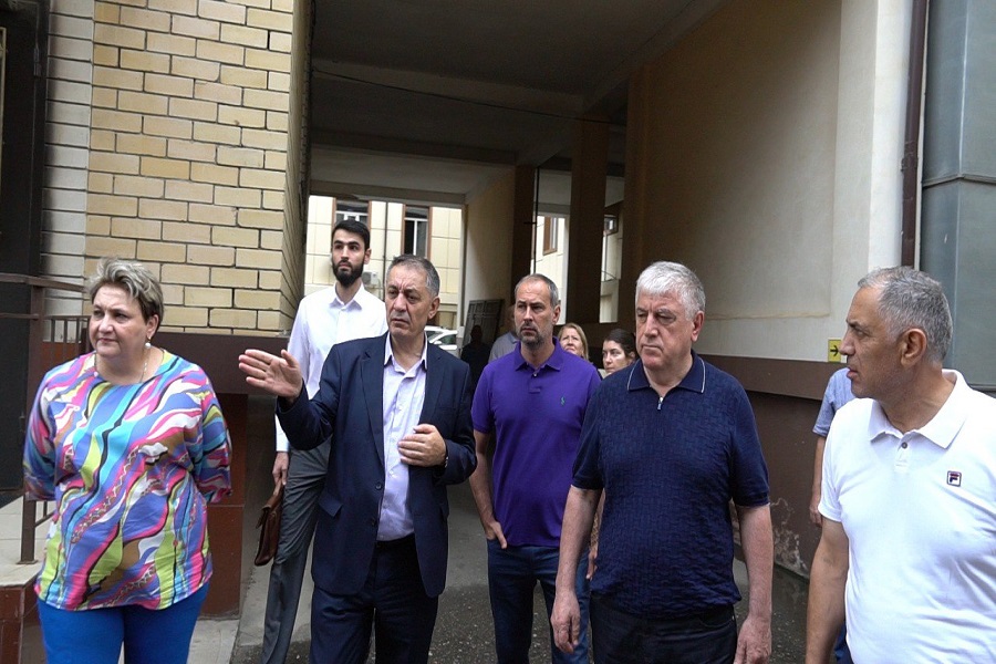 В Махачкале провели проверку по вопросу законности строительства частного здания вблизи РЦТО